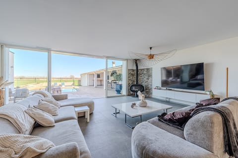 Provençal farmhouse/Exceptional setting/Near the sea/8 people