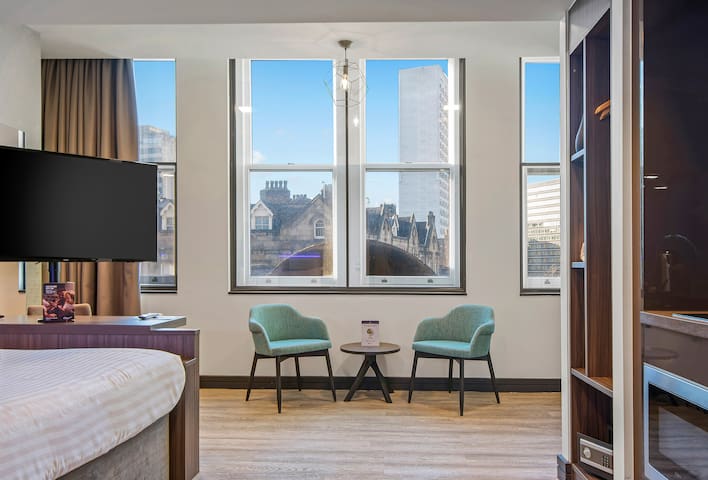 Roomzzz Aparthotels managed Airbnb listing 3