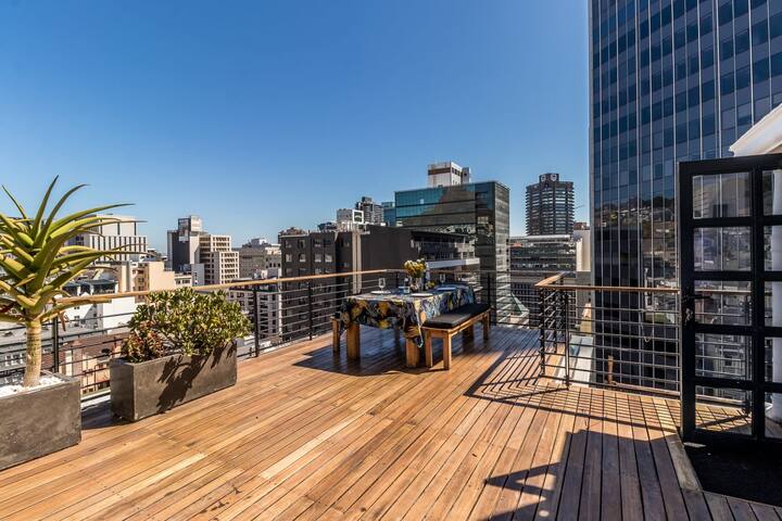 Deluxe City Penthouse | 11th Floor | Views gallery image 5
