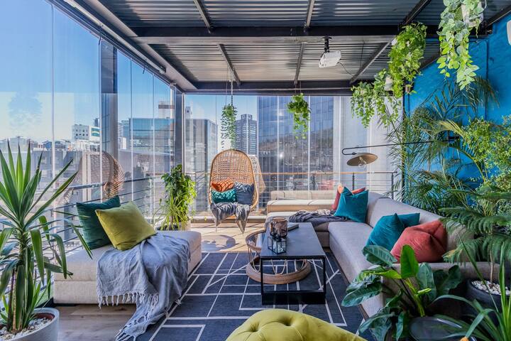 Deluxe City Penthouse | 11th Floor | Views