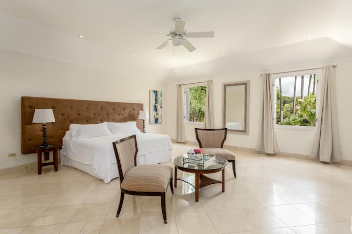 غرفة نوم 3 مع حمام داخلي ومساحة كبيرة للاسترخاء وإعادة الشحن.