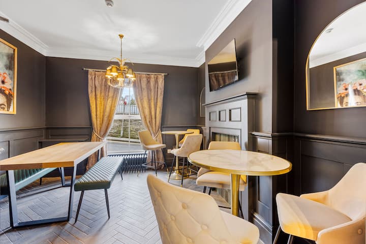 King Bedroom @ Hestia - Londonderry
