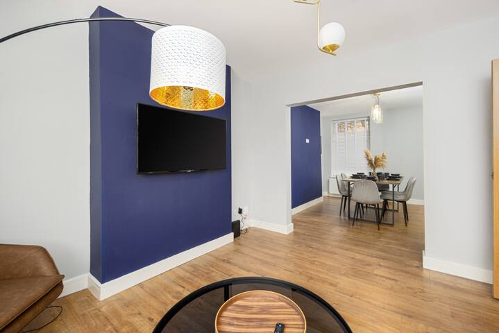 Close to Media City/Old Trafford – 5 Bedroom House gallery image 5