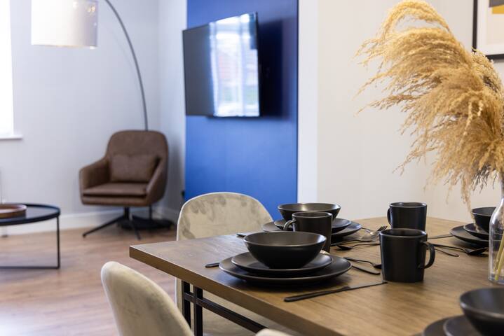 Close to Media City/Old Trafford – 5 Bedroom House gallery image 2