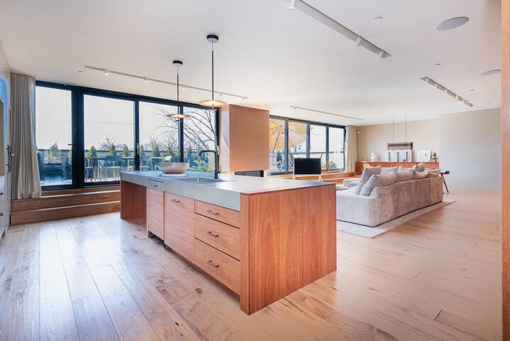 Luxury 3+ BR Penthouse Near Jean-Talon Market gallery image 5