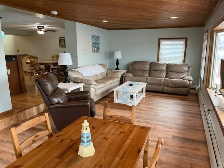 Derby Dreams Lake House - Greenville, MI