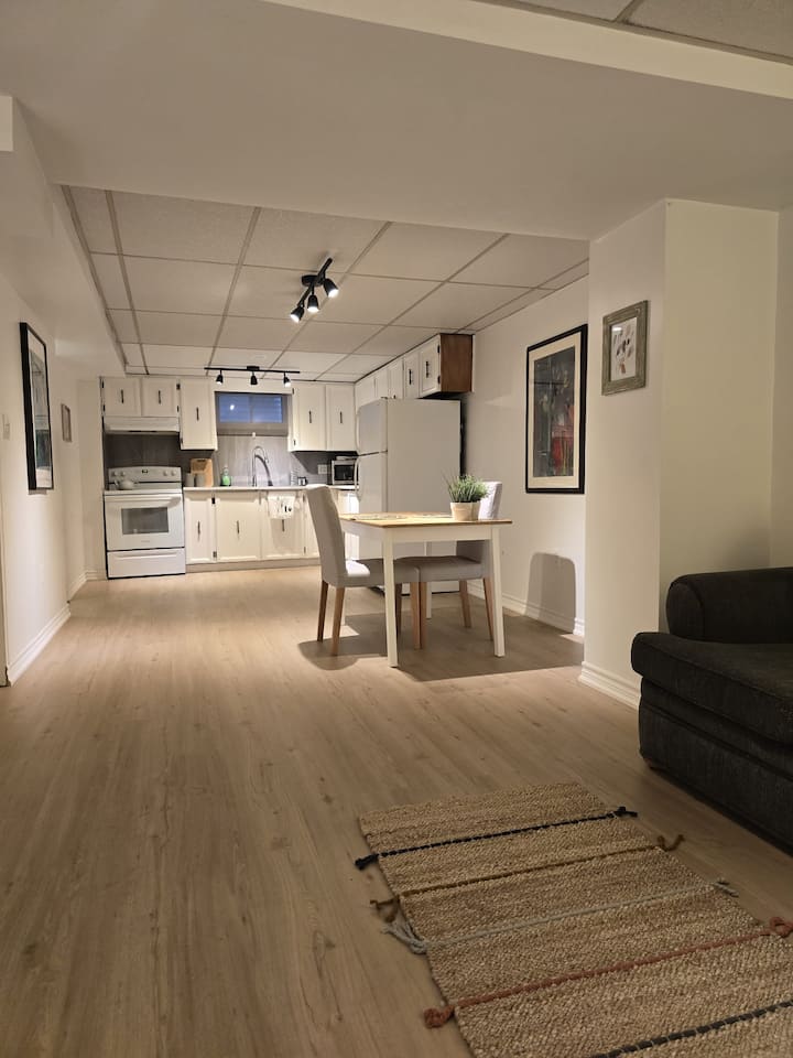 Cozy Full Basement In A Nice Area, Separate Entry - Markham, Canada