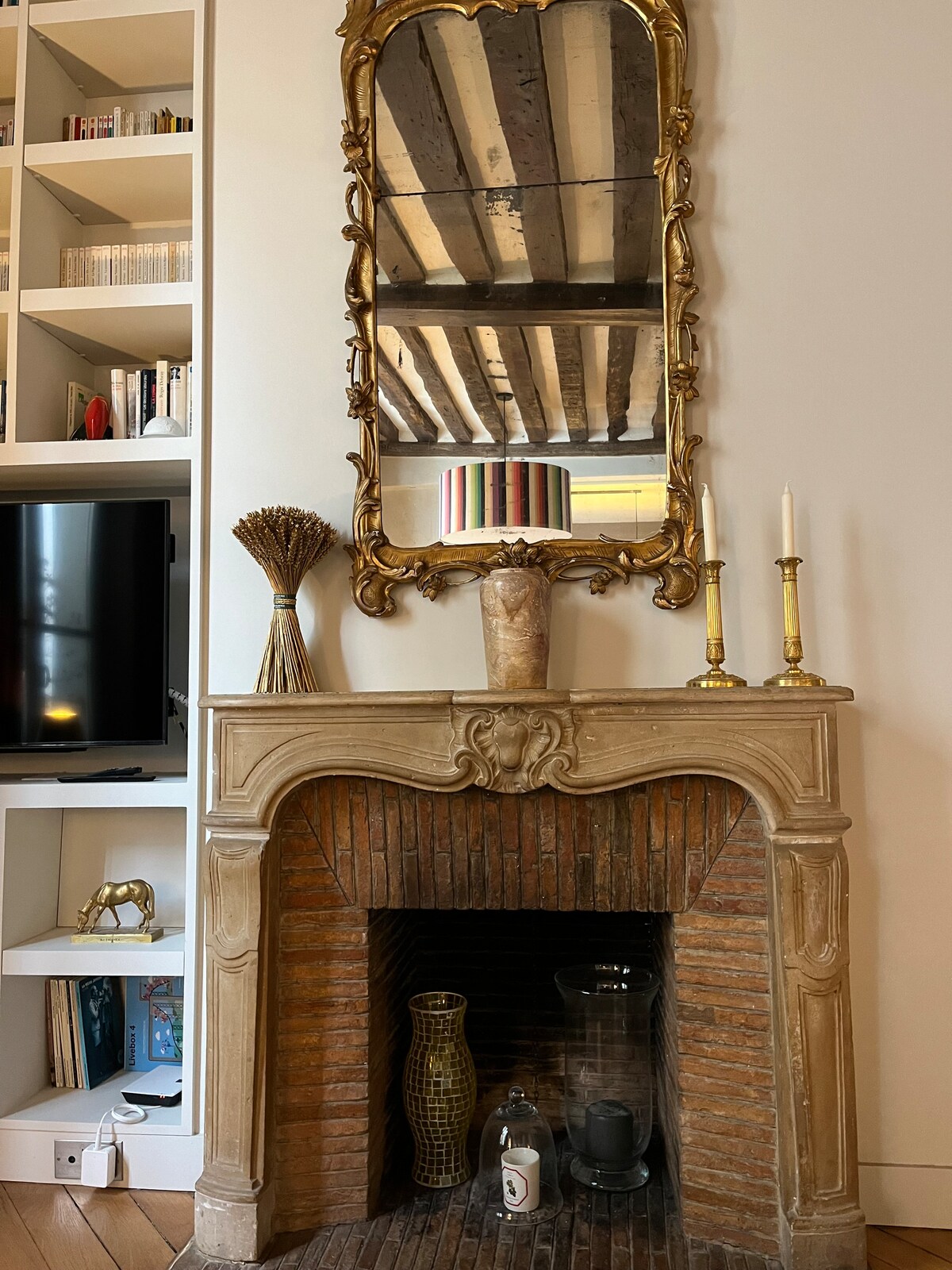 Popular Airbnb listing: Saint-Germain: Luxurious 2 Bedroom Style Suite in Paris 6e Arrondissement