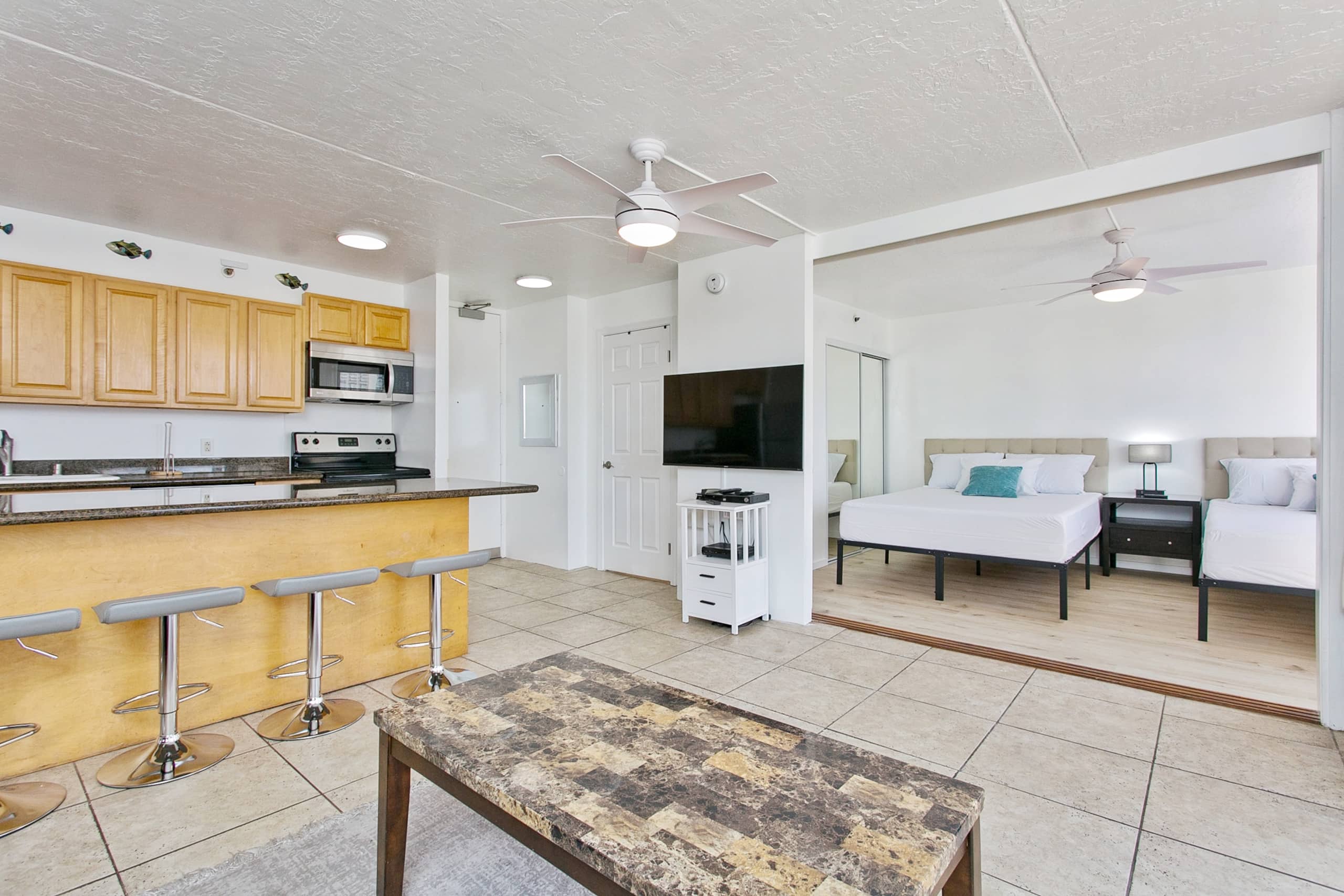 Condo in Honolulu · ★4.66 · 1 bedroom · 2 beds · 1 bath - Image 5