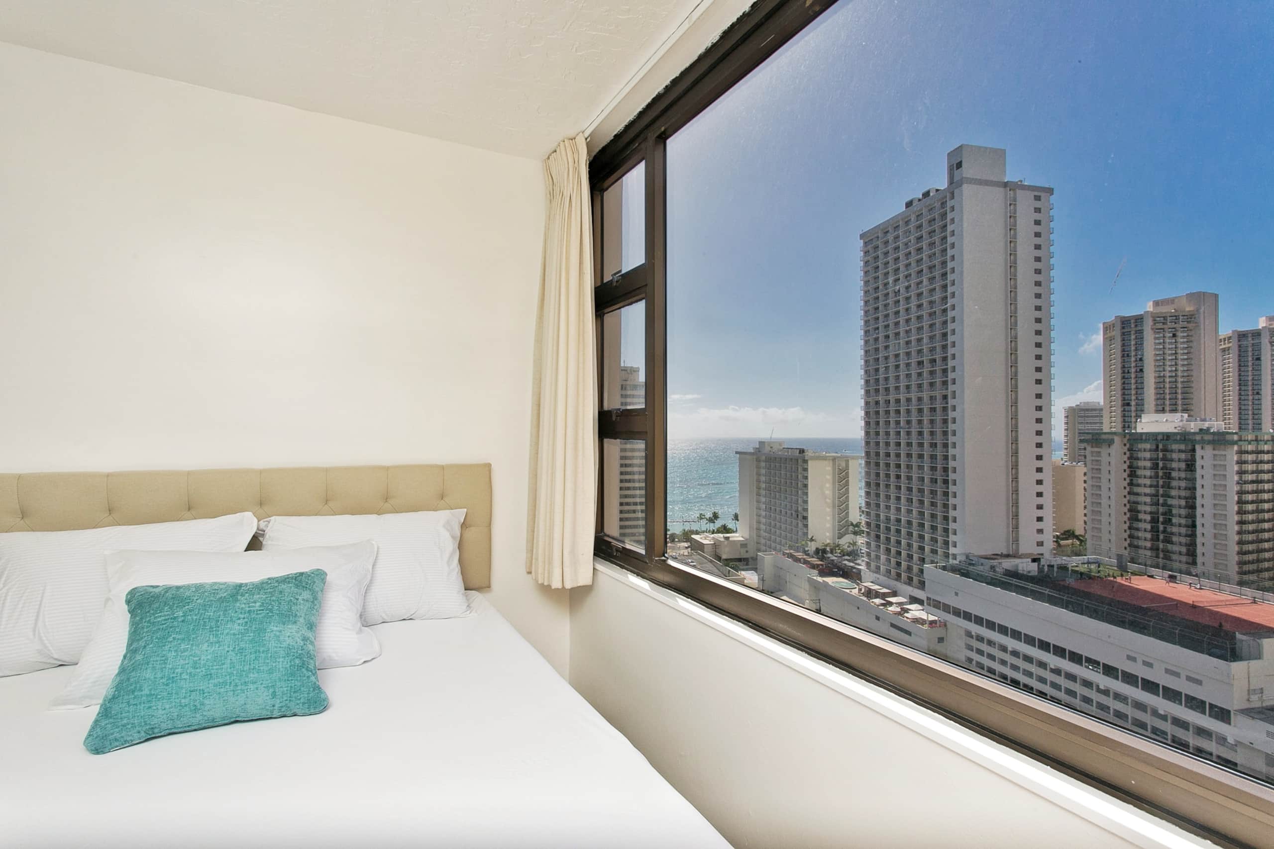 Condo in Honolulu · ★4.66 · 1 bedroom · 2 beds · 1 bath - Image 11