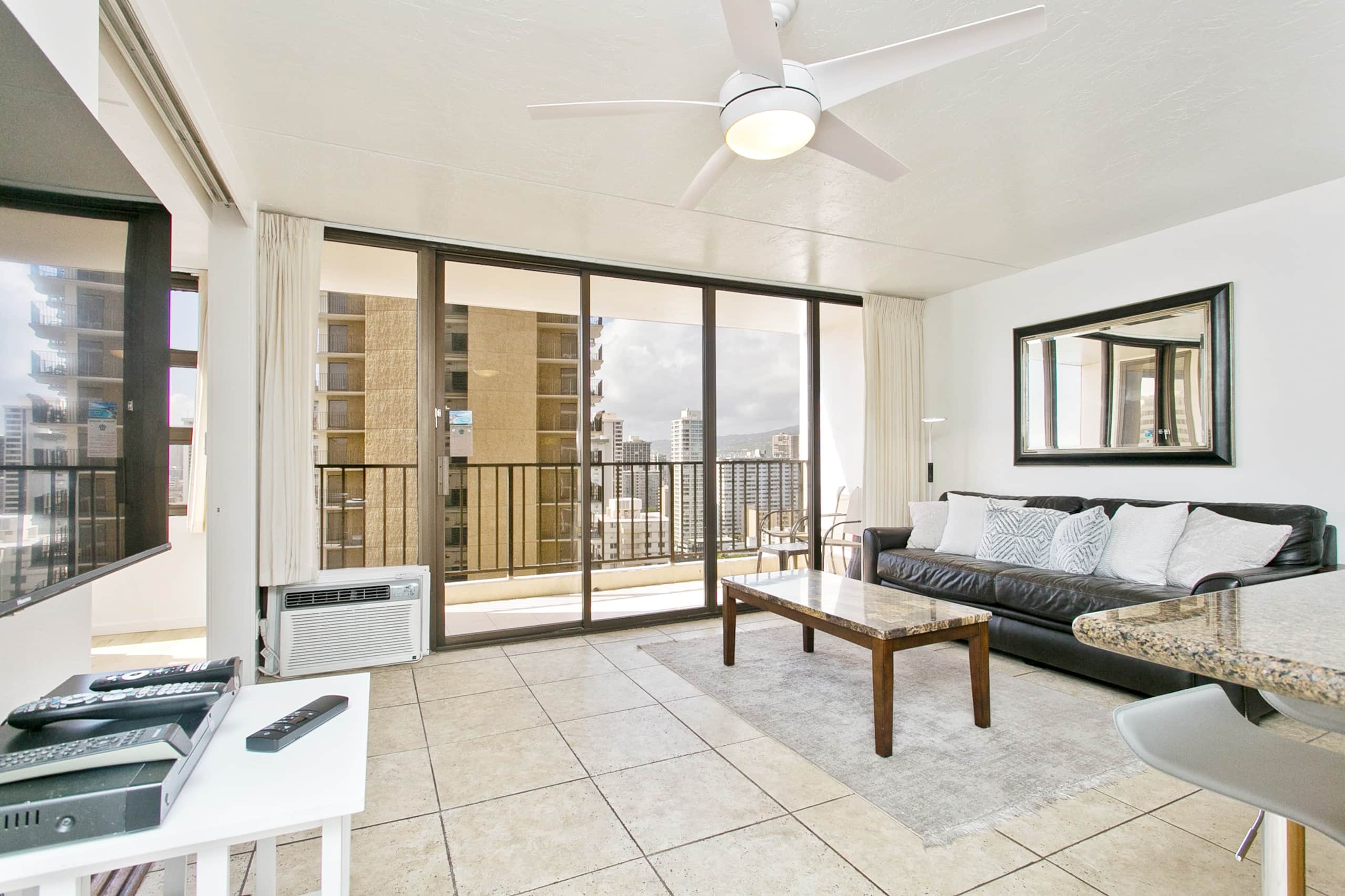 Condo in Honolulu · ★4.66 · 1 bedroom · 2 beds · 1 bath - Image 3