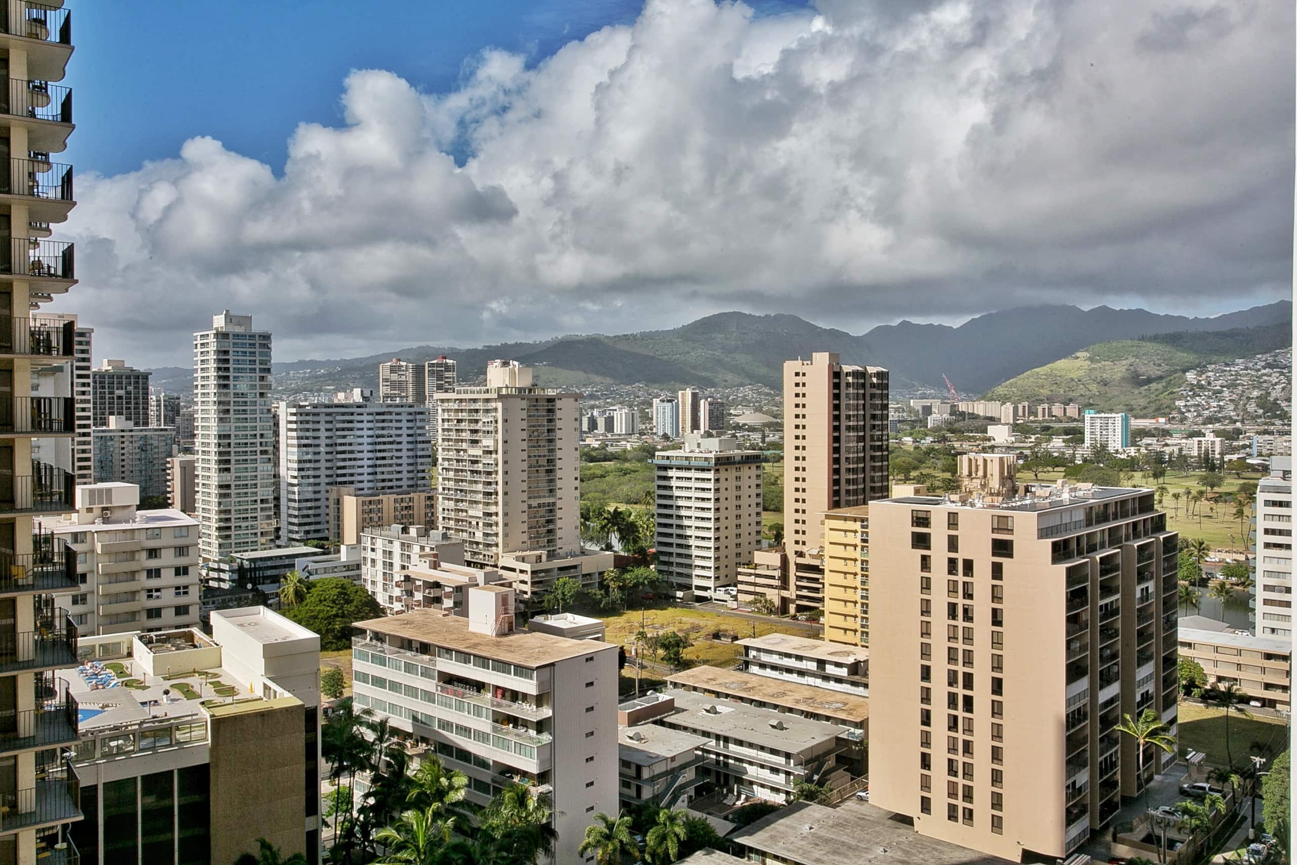 Condo in Honolulu · ★4.66 · 1 bedroom · 2 beds · 1 bath - Image 21