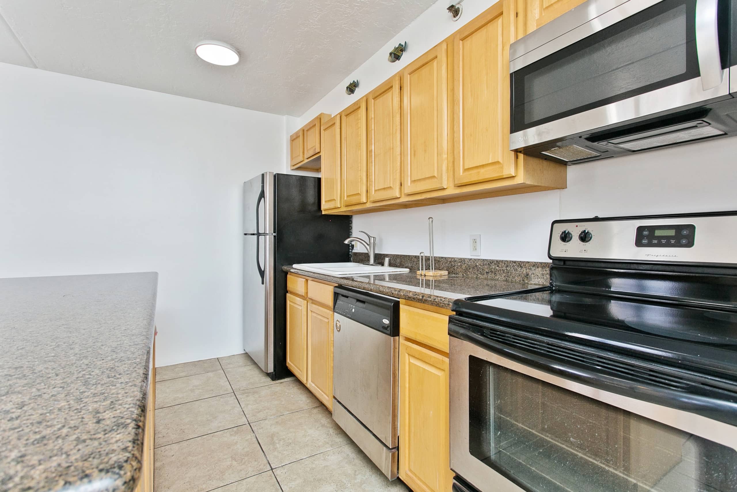 Condo in Honolulu · ★4.66 · 1 bedroom · 2 beds · 1 bath - Image 7