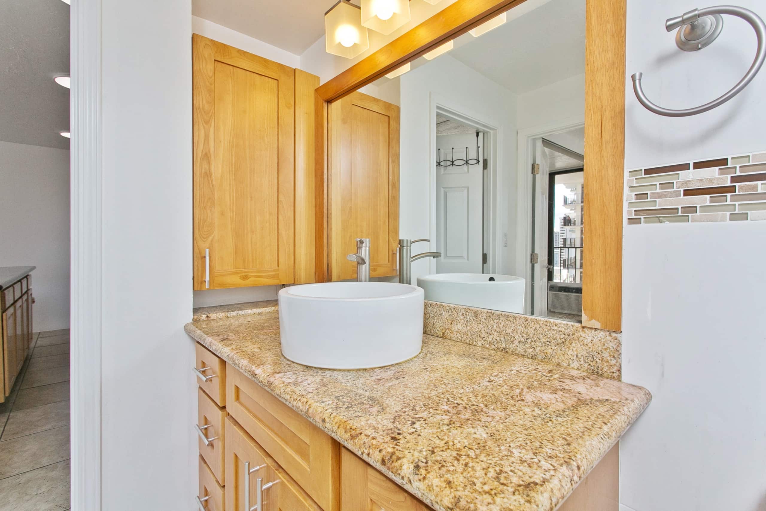 Condo in Honolulu · ★4.66 · 1 bedroom · 2 beds · 1 bath - Image 16