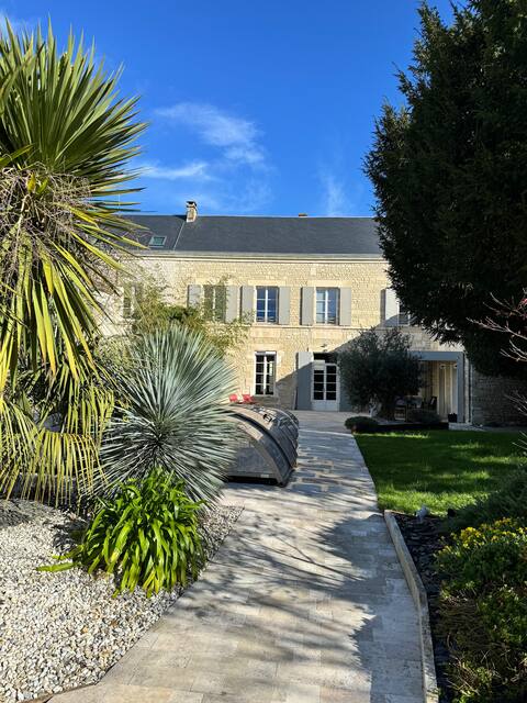 5* 240m2 villa with heated pool