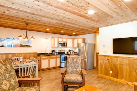 Large 3BR/4 Queen Beds - Lake Placid Cabin #16