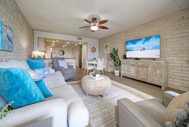 Coral Cabana, 2 Pools, Beach Access, King Beds - Port Aransas, TX