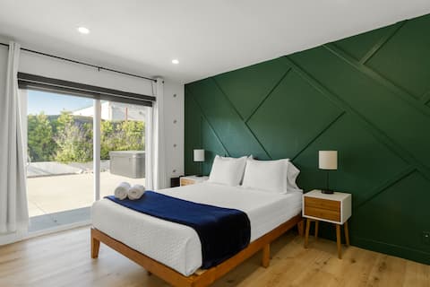 Modern 4BR 5 mins to 5Cs