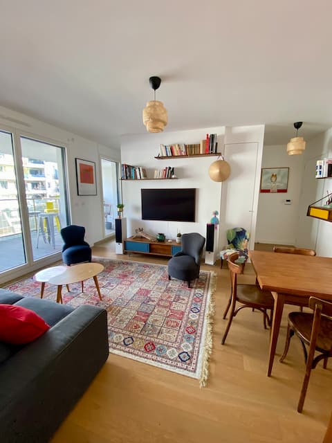 Popular Airbnb listing: Close Center Paris, Modern, Quiet, Indoor parking in Issy Les Moulineaux