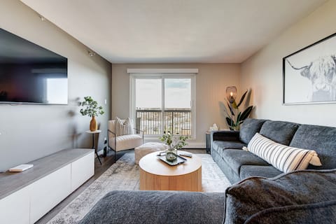 Top Airbnb: The Frederick| 21st Floor River Views| UG Parking in Core Neighbourhoods Sector