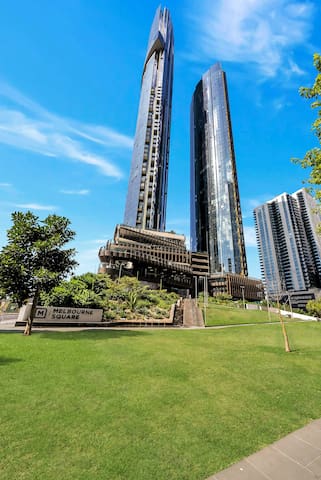 Luxury Penthouse 3 Bed 2 Bath Apartment with View gallery image 3