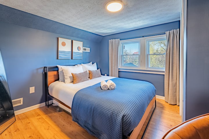 Too much greenery? Cool off with some blue.