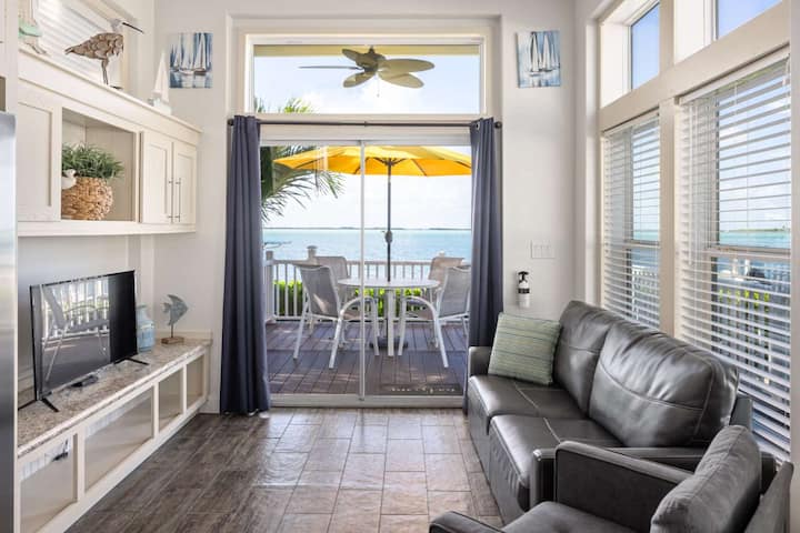 Waterfront Keys Cottage Sleeps 4 - Key Largo, FL