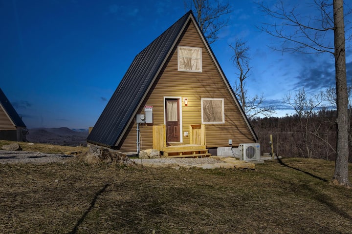 Mountain cabin 山小屋 山の上で篭る、断崖の上のシンプルな山小屋「Mountain cabin by