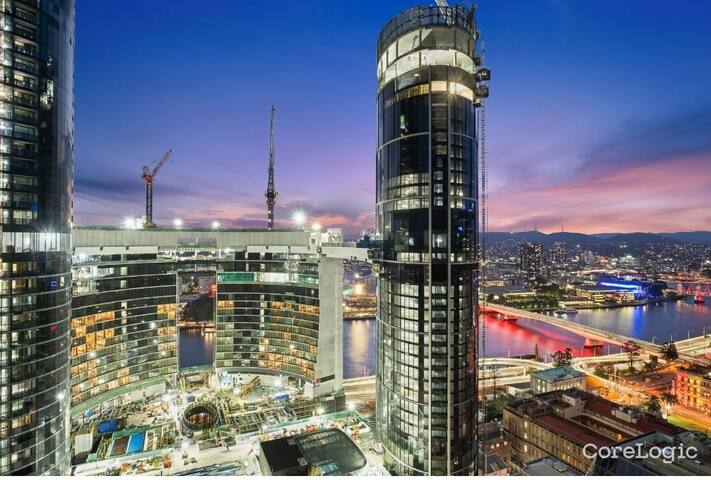 Executive Sub-Penthouse Suite River Views + WIFI! gallery image 3