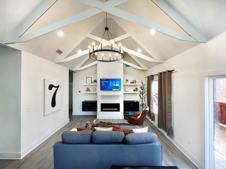Modern Cabin - 3 Min. To New Oz Gravity Trails! - Bella Vista, AR
