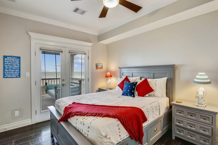 Second-floor bedroom with a queen-size bed and access to the deck with a beautiful view of the Gulf and a swing bed for relaxation!