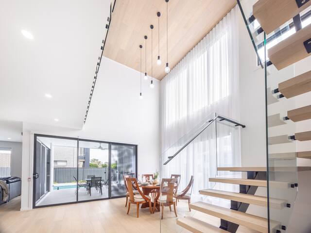 Prestige & Elegance 5BR House w/ Pool @Rochedale gallery image 2