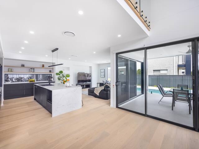 Prestige & Elegance 5BR House w/ Pool @Rochedale gallery image 3