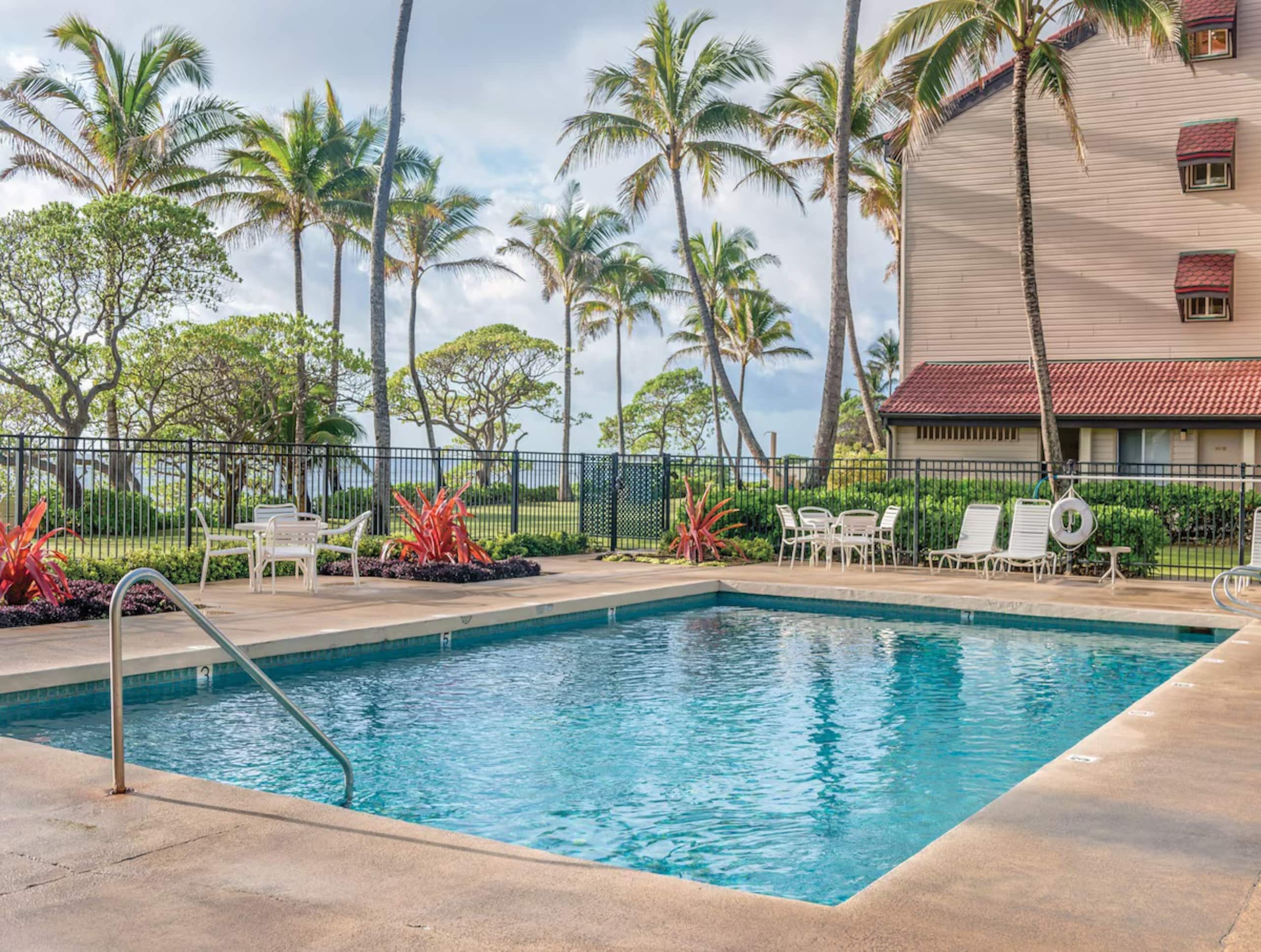 Cozy 1BR Kauai Beachfront Condo! - Photo 14