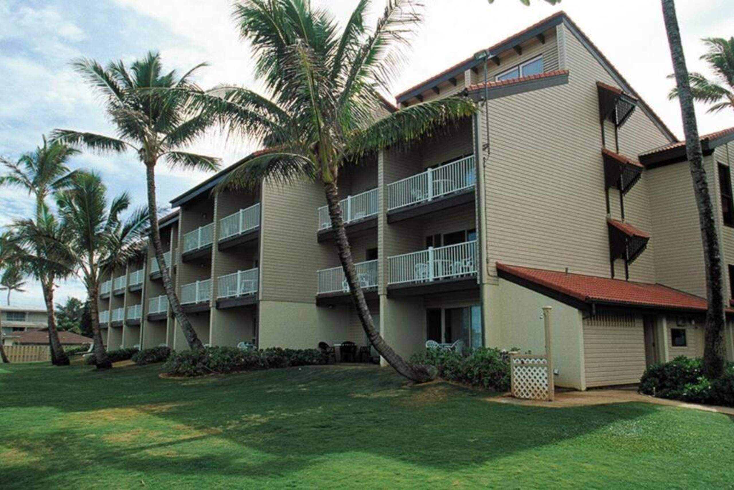 Cozy 1BR Kauai Beachfront Condo! - Photo 9