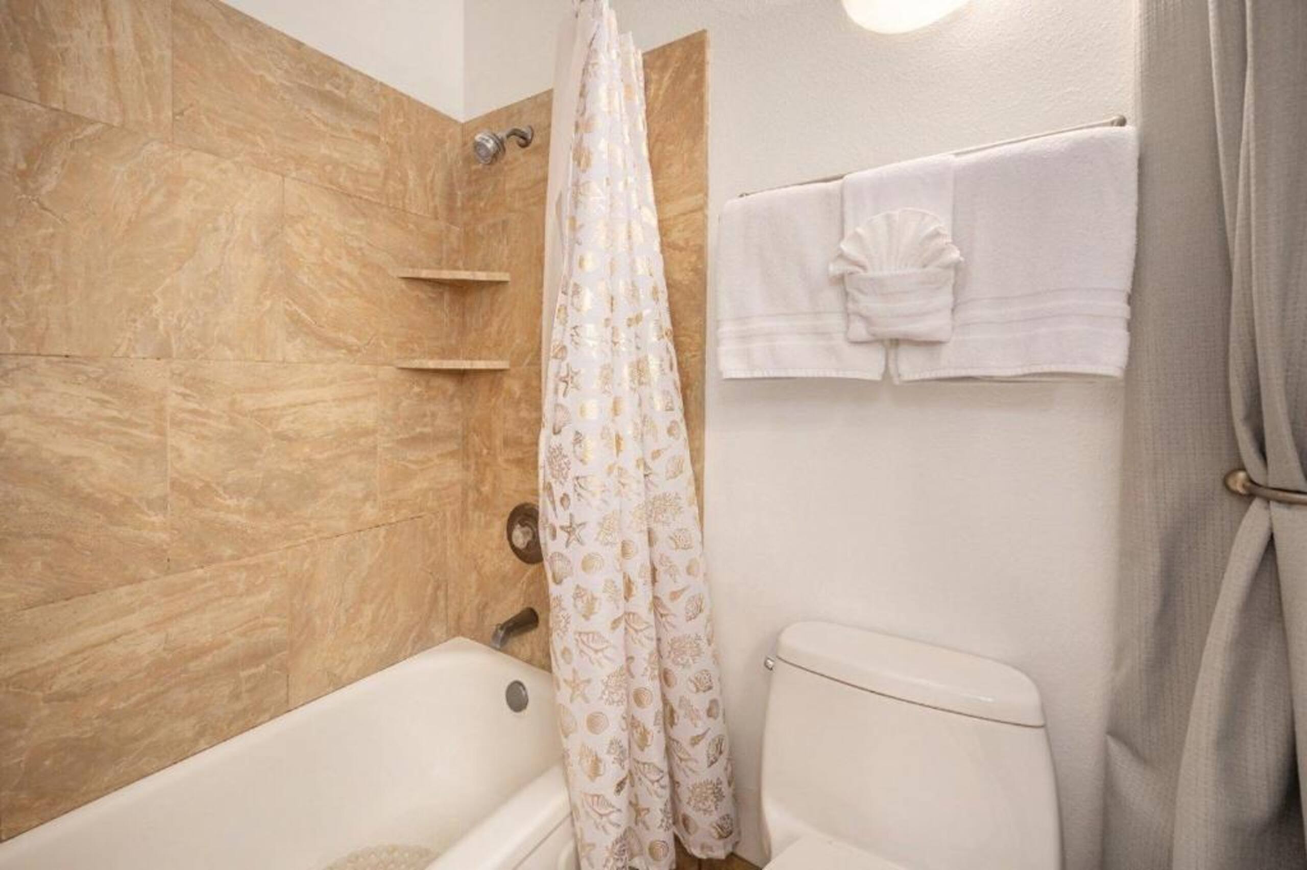 Cozy 1BR Kauai Beachfront Condo! - Photo 11