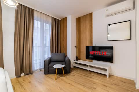 Successful Airbnb property: Stylish Studio with Free Parking in Малинова Долина
