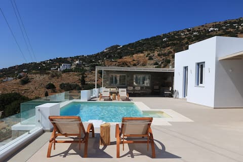 Magnificent Villa in Andros
Captains