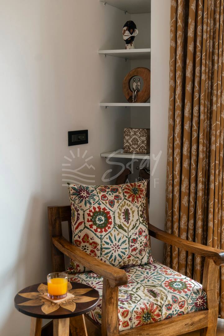 Living room image 6