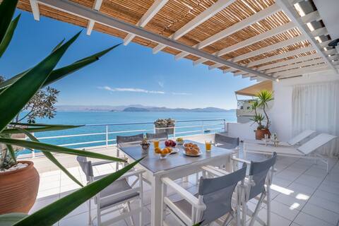 Waterfront 2Bedroom Loft Apartment, Meli & Villas