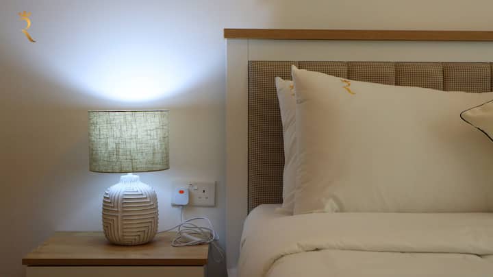 Спокойното ви бягство – отидете да спите в удобно двойно легло.