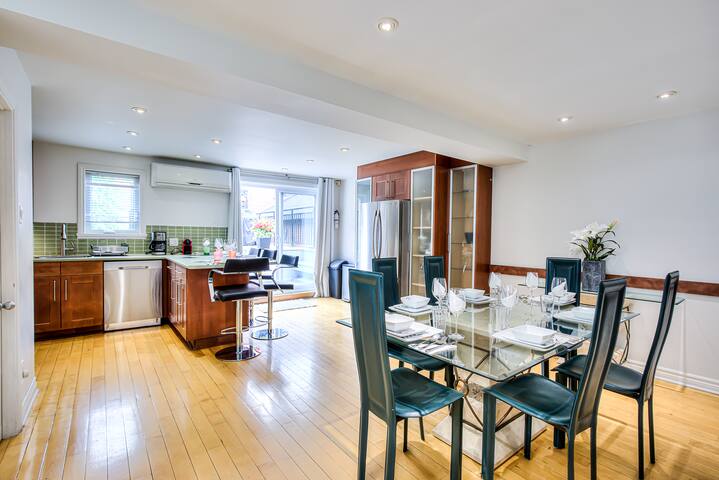 Downtown’s Big Groups & Big Adventures Townhouse! gallery image 5