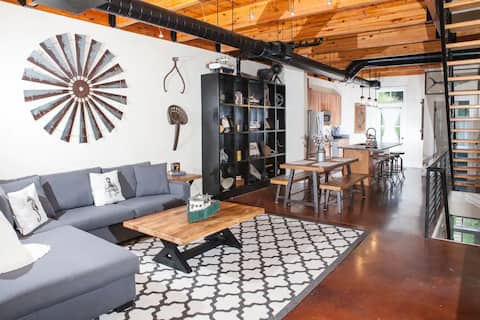 Near Pool Shops Restaurants~Prestigious Habersham!