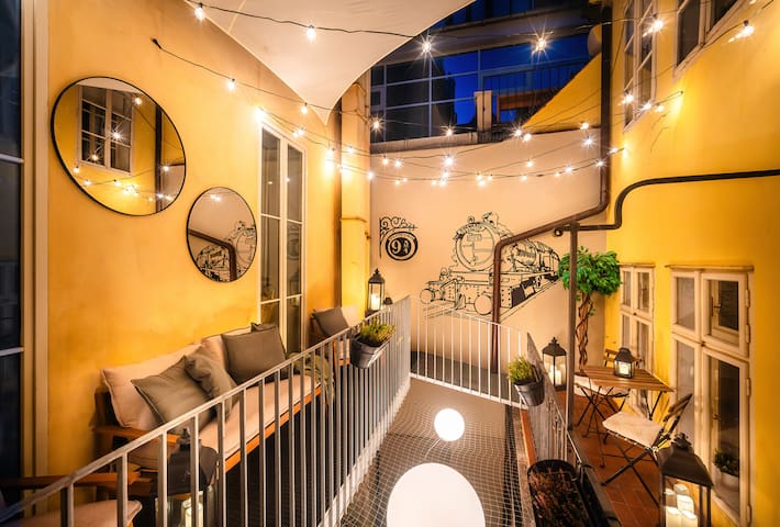 4BR+2.5Bath Harry Potter Old TOWN + GREAT patio