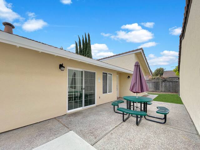 2Homes_3K,2Q,8S,8SB_Slp26_EzFwy_EV_AC_Kit_BBQ_5023 gallery image 3