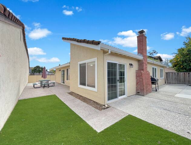 2Homes_3K,2Q,8S,8SB_Slp26_EzFwy_EV_AC_Kit_BBQ_5023 gallery image 2