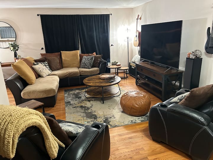 The Carlton Houses for Rent in Oshkosh, Wisconsin, United States Airbnb