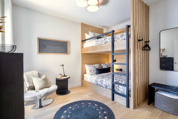 Bedroom 1: 2 queen size beds, bunk. Lake and mountain views.