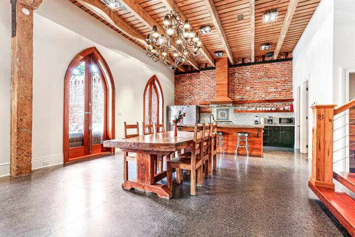 Modern Oasis+Heated Pool+Mardi Gras Walkable! gallery image 2