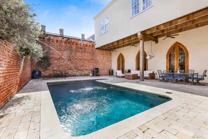 Modern Oasis+Heated Pool+Mardi Gras Walkable!